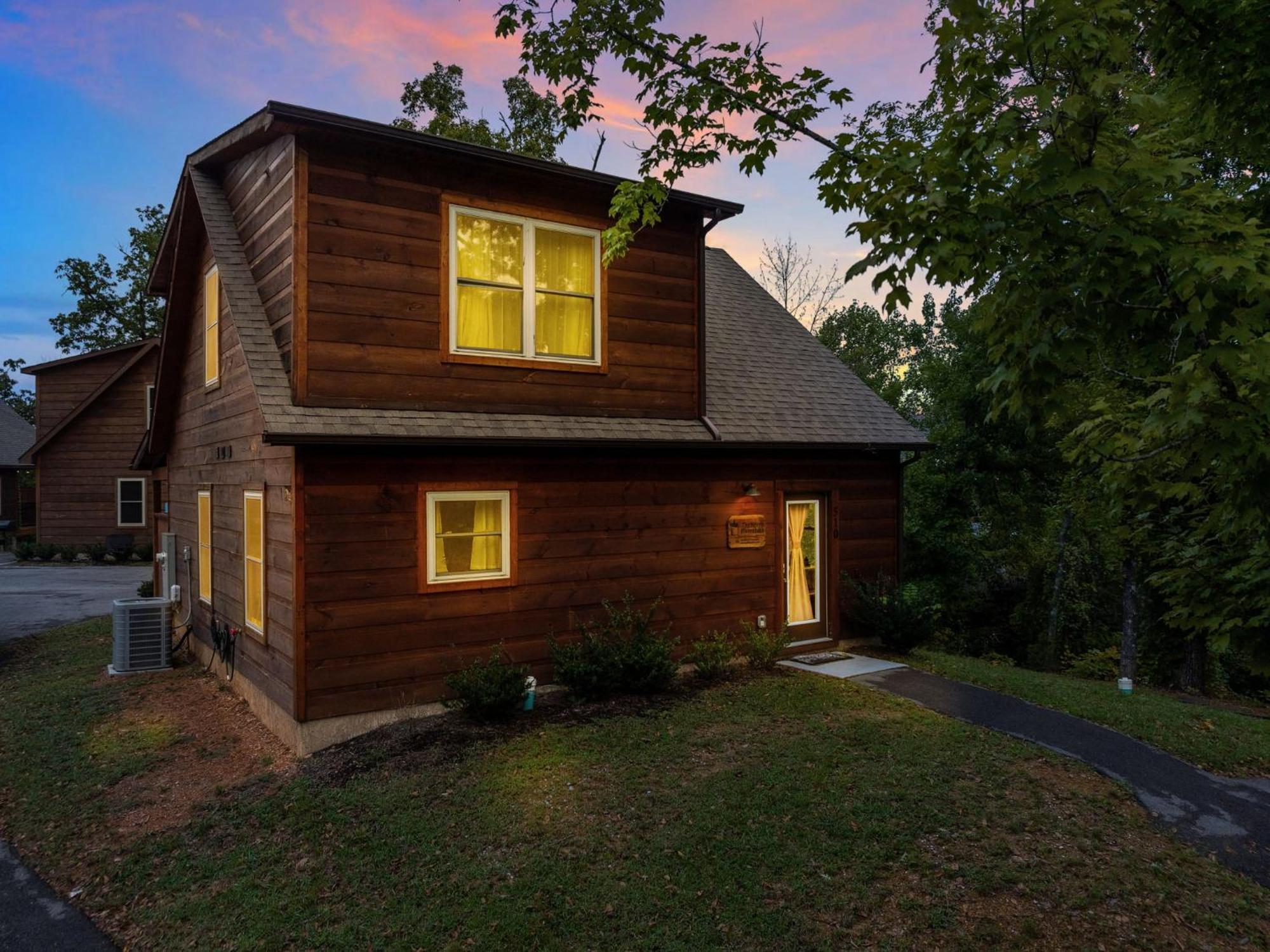 Fully Loaded Cabin In Heart Of Pigeon Forge Kültér fotó